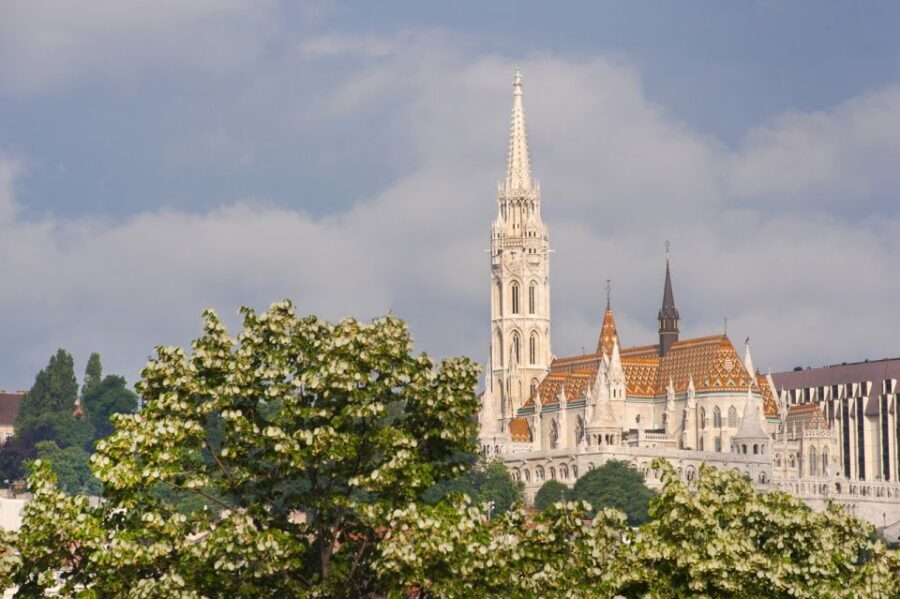 3-Hour Orientation Walking Tour of Buda and Pest - The walk-and-transit rhythm: crossing the Danube the practical way