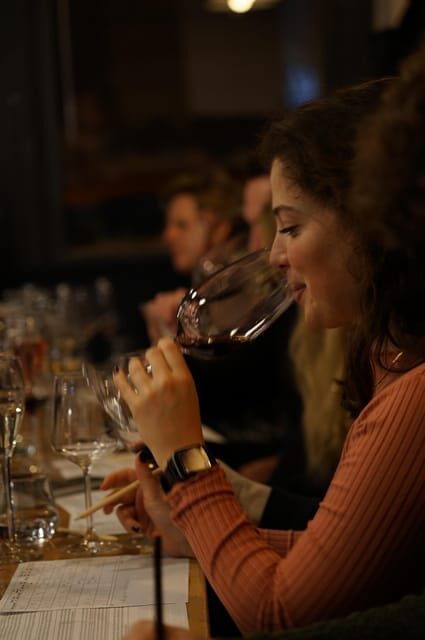 8-Tier Hungarian Wine Tasting in a Cozy Downtown Wine Bar - The 8-Tier Flight: How the 120 Minutes Actually Works