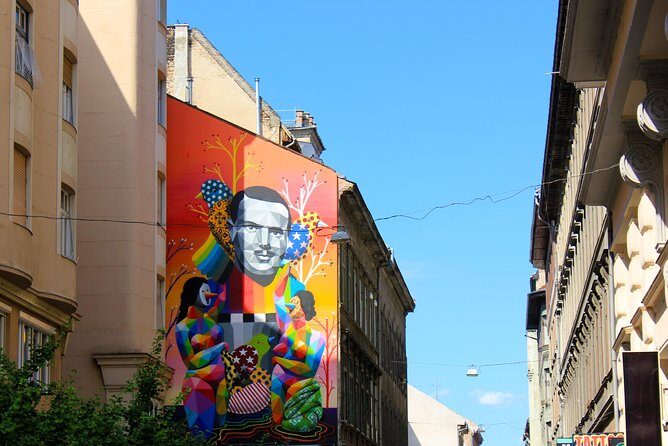 Alternative Budapest Walking Tour - Coffee, books, and a photo stop: the breaks that make the story stick