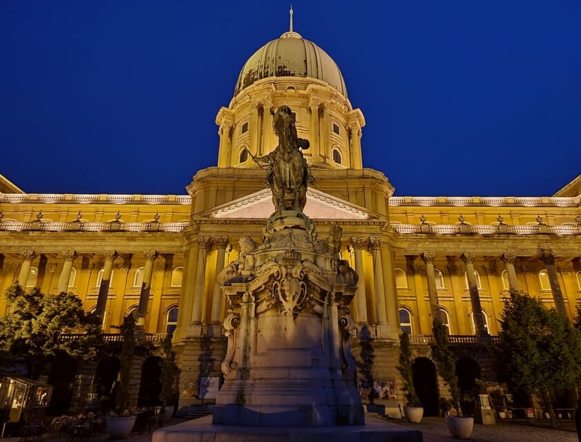 BloodThirsty Hungary: Walking tour & Dark Historical Stories - Photography, timing, and what to wear for an evening walk