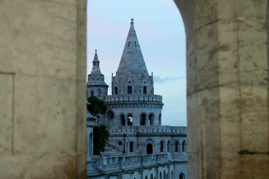 BloodThirsty Hungary: Walking tour & Dark Historical Stories - Sándor Palace pass-by and the funicular moment