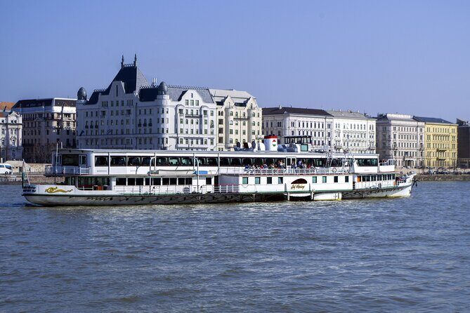Bottomless Brunch and Cruise with Prosecco in Budapest - Meeting at Akadémia 2 ponton and pickup reality checks