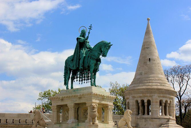 Buda Castle District Walk with Entry to Matthias Church - Who should book this tour, and who should skip it
