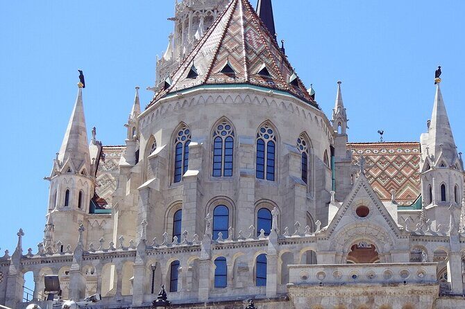 Buda Castle Tour: Fisherman's bastion and hidden gems - Hadik statue: the bronze horse and the good-luck ritual