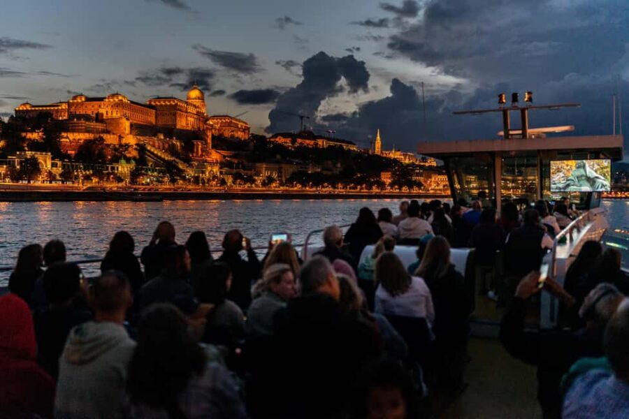 Budapest: 1-Hour Evening Sightseeing Cruise with Drink - Key things I’d plan around