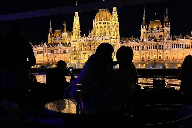 Budapest: 1-Hour Highlights Cruise with Welcome Drink - Comfort, Crowd Levels, and Why Timing Changes Everything