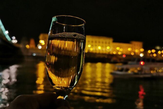 Budapest: 1-Hour Highlights Cruise with Welcome Drink - The Welcome Drink and Onboard Wi‑Fi: Helpful Extras with Mixed Reality