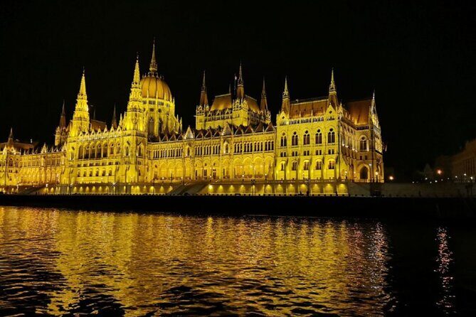 Budapest: 1-Hour Highlights Cruise with Welcome Drink - No Guide or Audio Commentary: How to Enjoy It Anyway