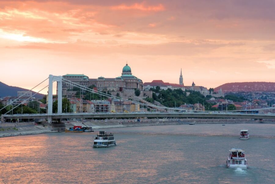 Budapest: 3-hour City Tour with Castle Walk + 1-hour Cruise - Key things that make this Budapest tour work