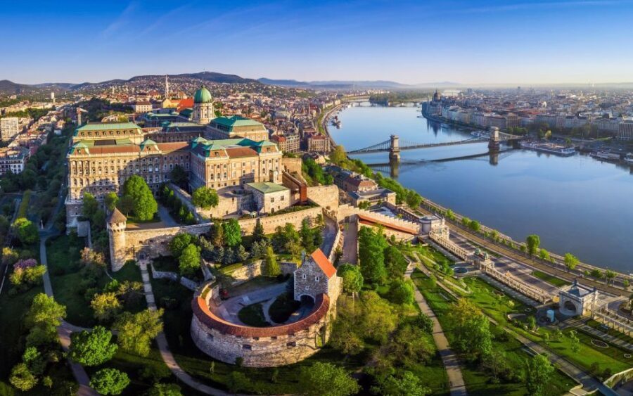 Budapest: 3-hour City Tour with Castle Walk + 1-hour Cruise - Castle Hill without the long grind: the Buda-side walk