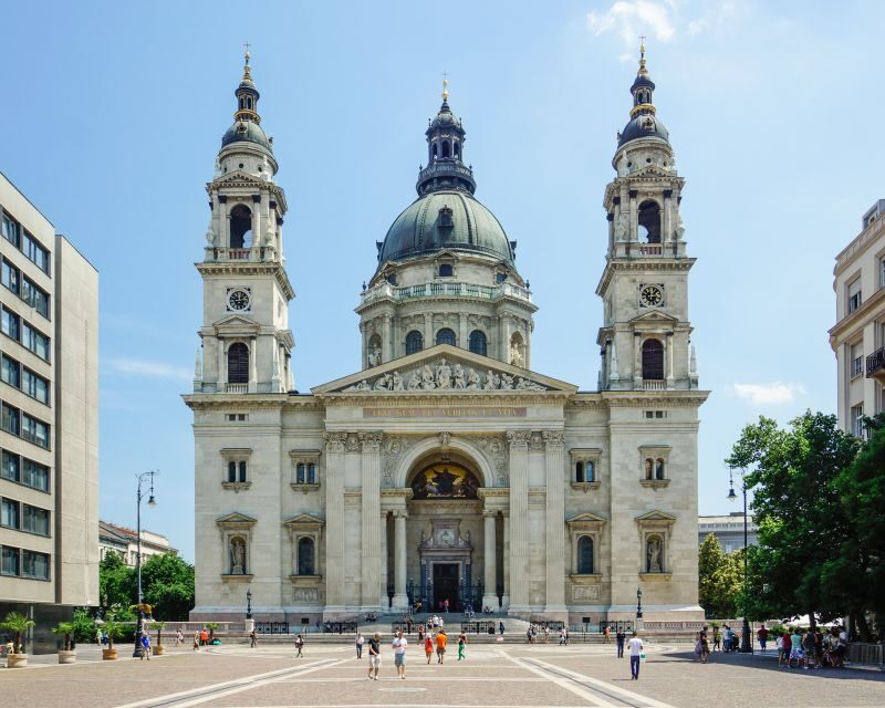 Budapest: 3-hour City Tour with Castle Walk + 1-hour Cruise - Gellért Hill and the Elizabeth Bridge: your best skyline moment
