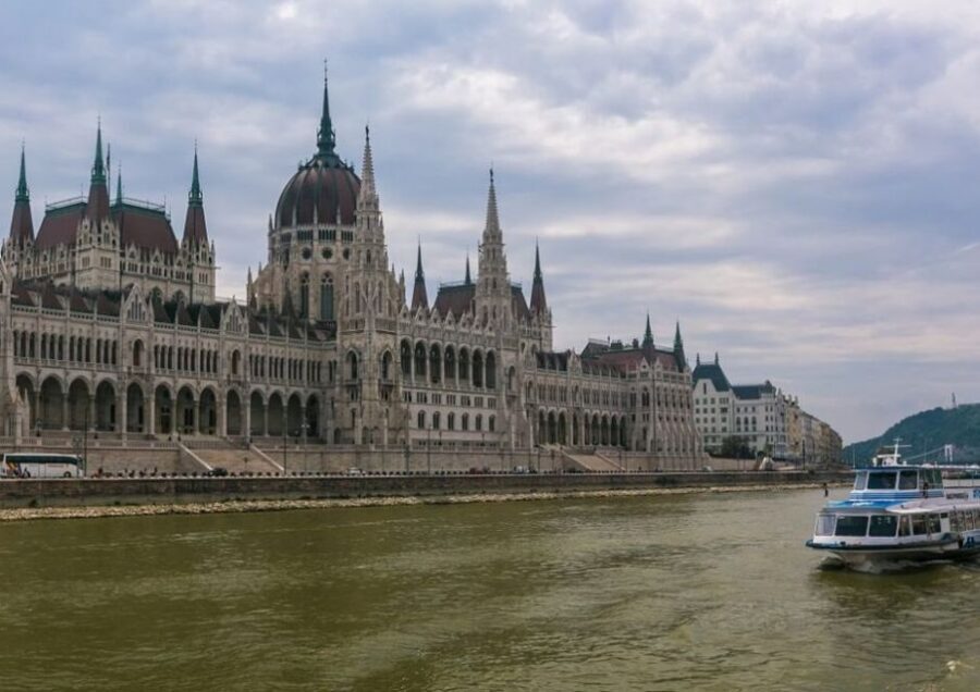 Budapest: 3-hour City Tour with Castle Walk + 1-hour Cruise - Timing reality: coach-to-cruise transitions
