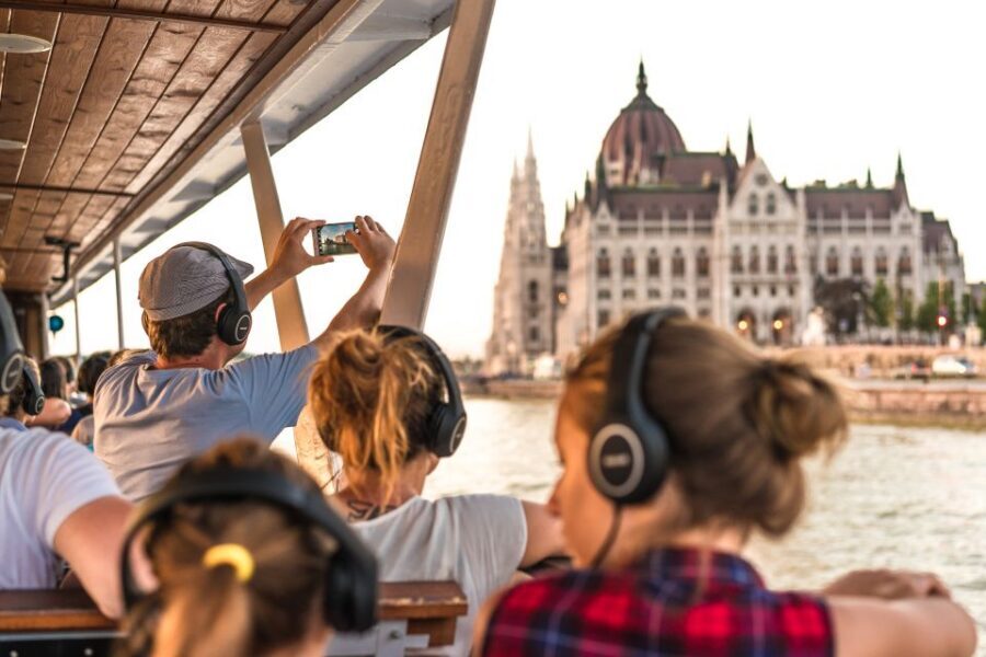 Budapest: 3-hour City Tour with Castle Walk + 1-hour Cruise - Who this Budapest combo suits best