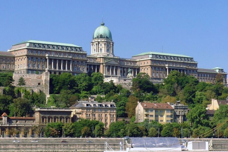 Budapest: 3-Hour Grand City Tour and Castle Walk - Who should book this Budapest Castle-and-City highlights tour
