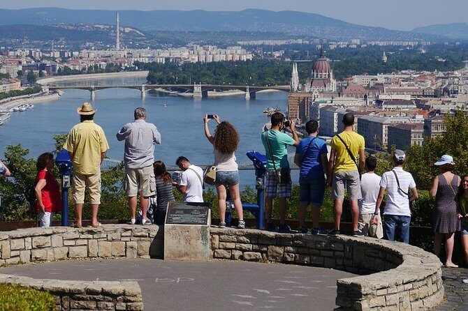 Budapest: 3-Hour Live-guided Bus Tour and 1-hour River Cruise - Pest Side Power Stops: Parliament, Opera, and St. Stephen’s Basilica