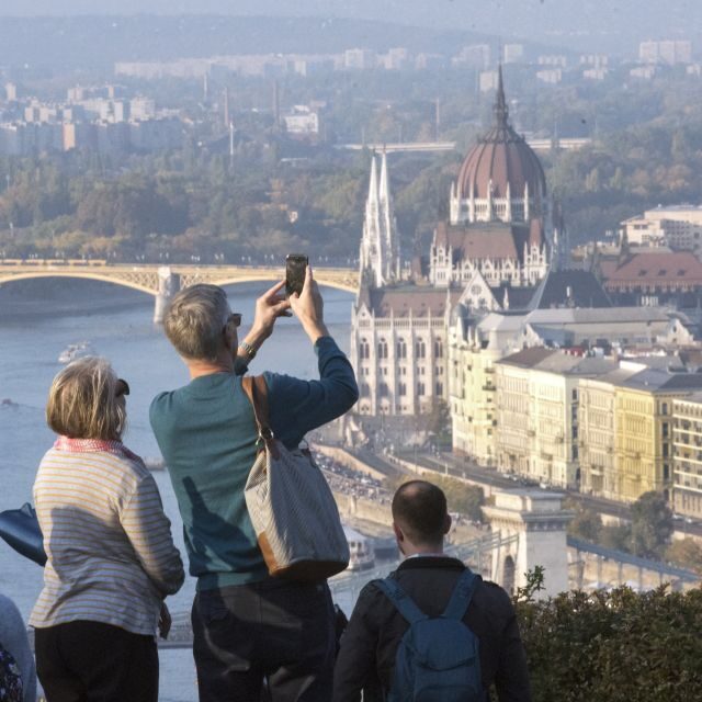 Budapest: 3-Hour Live Guided Sightseeing Tour - Key takeaways before you go