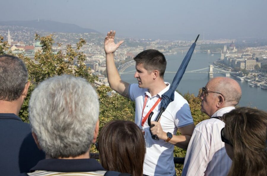 Budapest: 3-Hour Live Guided Sightseeing Tour - Elizabeth Bridge crossing: the moment you’ll remember