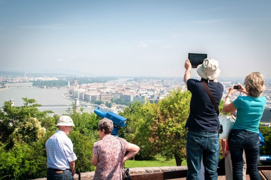 Budapest: 3-Hour Live Guided Sightseeing Tour - Heroes’ Square: kings, monuments, and a perfect “stretch break”