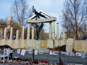 Budapest: 3-Hour Walking Tour About Communism (Small Group) - Walking Pest’s Communist-era clues, from WWII to 1989