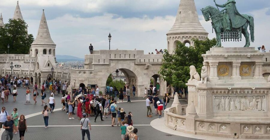 Budapest 3-Hour Walking Tour in Italian - A Fast, Italian-Guided Sweep Through Pest and Buda