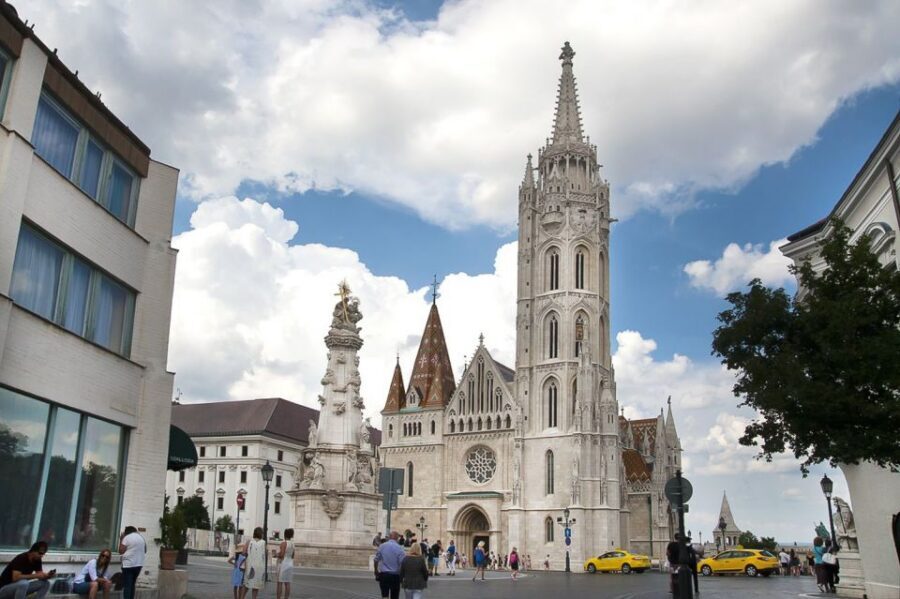 Budapest 3-Hour Walking Tour in Italian - Buda Castle Quarter: Fortified Walls and Royal-Level Views
