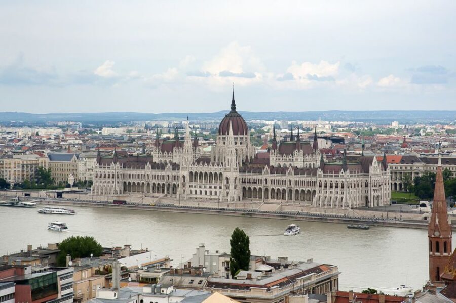 Budapest 3-Hour Walking Tour in Italian - Meeting by St. Stephen’s Basilica: Start Smarter