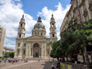 Budapest: 3-Hour Walking Tour of Pest with a Historian - Meeting at Erzsébet Square and Getting Oriented Fast