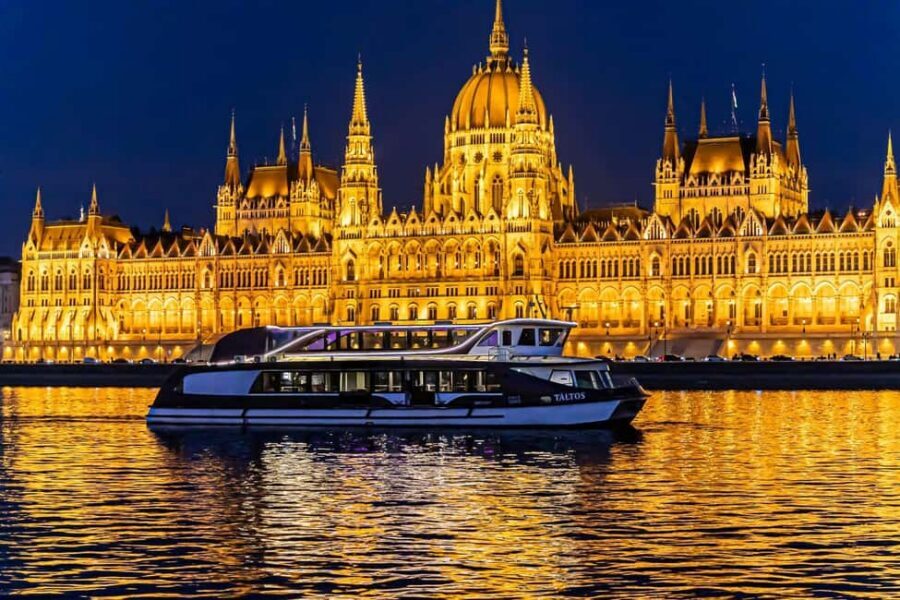 Budapest: 4-Course Dinner Cruise with Bar Piano - Piano by the Bar: The Show That Keeps the Mood Light