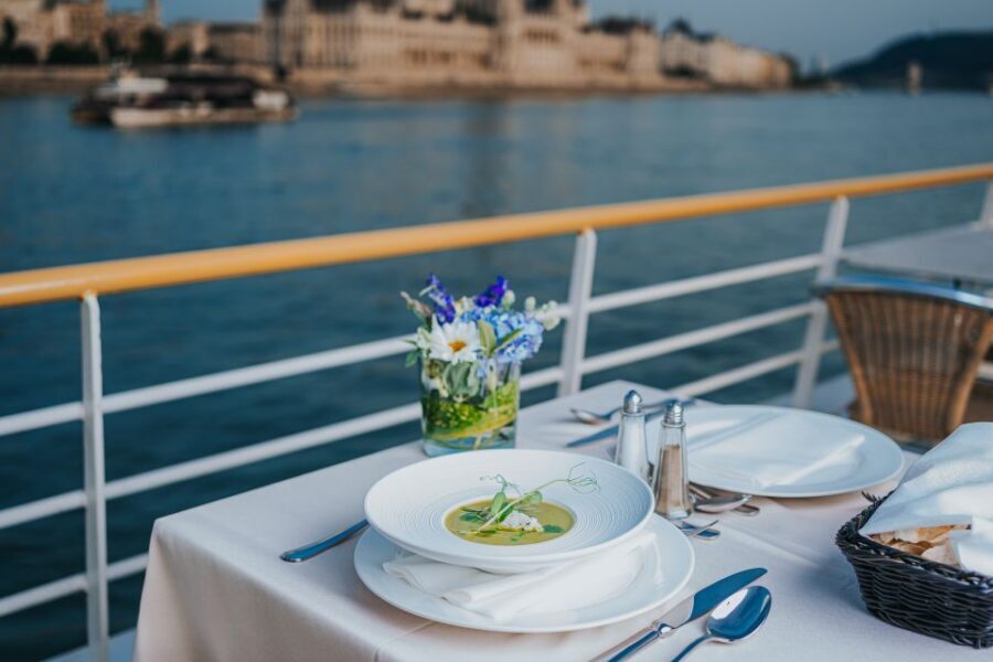 Budapest: 4-Course Dinner River Cruise with Live Folk Music - Why this Danube dinner cruise feels different after dark