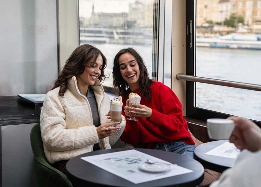 Budapest: 60-Minute Panoramic Cruise with Drink included - Pumpkin spice and drink included: how to get the most out of the bar