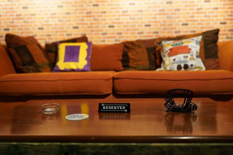 Budapest: 90s Sitcom Escape Room Adventure with Drinks - Puzzles, Hints, and the Friends Factor