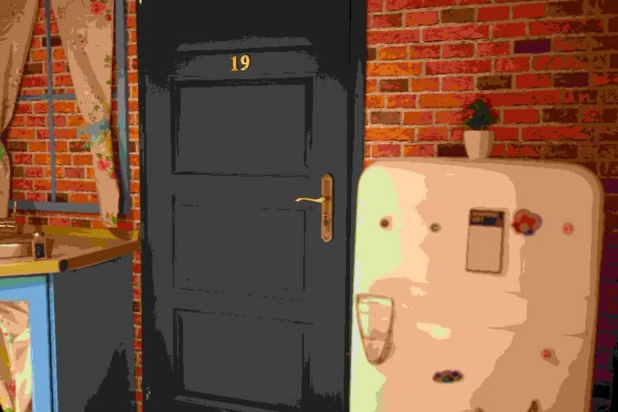 Budapest: 90s Sitcom Escape Room Adventure with Drinks - Where to Meet and What to Bring (and Not Bring)