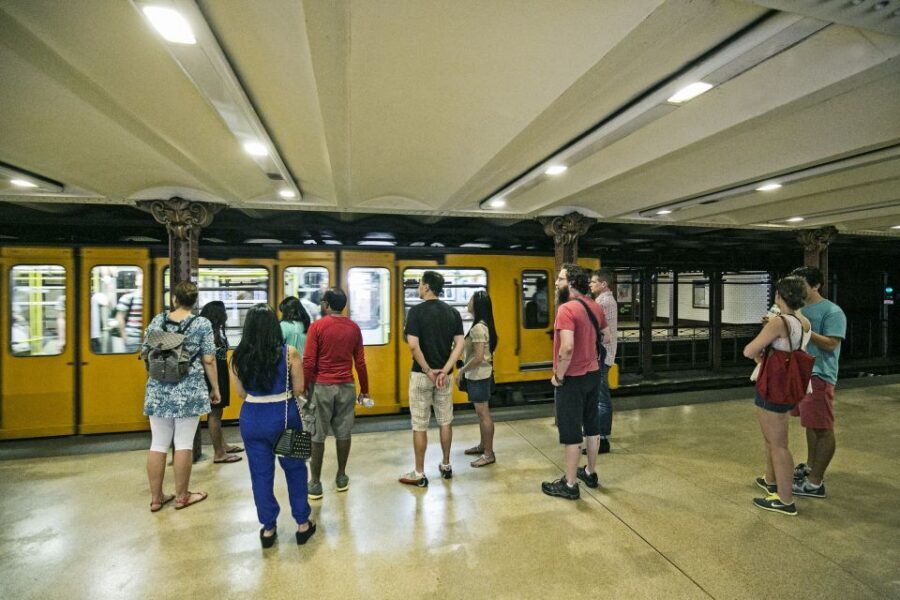 Budapest: All in One Walking Tour with Strudel House Stop - St. Stephen’s Basilica and the Elizabeth Square approach