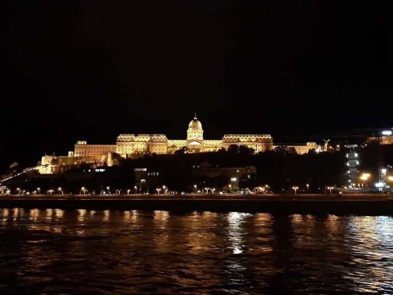 Budapest Boat Cruise with Personal Live Tour Guiding(+Drink) - What the live guiding changes in a 1-hour night cruise