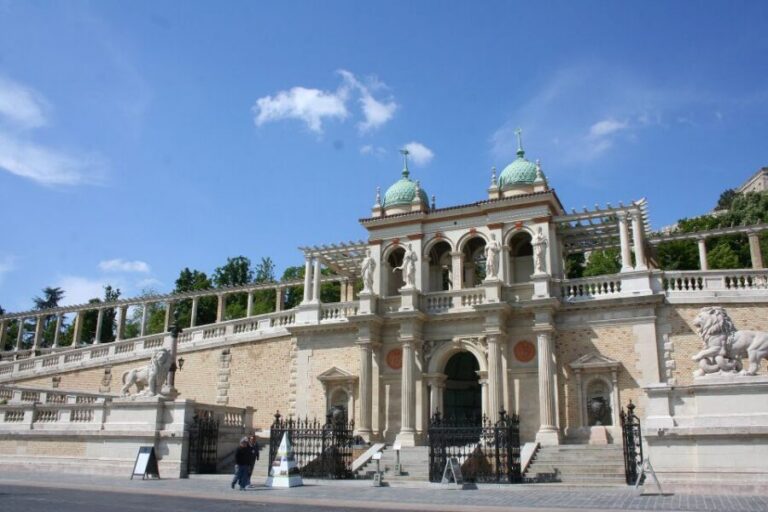 Budapest: Buda Castle Private Walking Tour - Your private guide and how the stories stay human