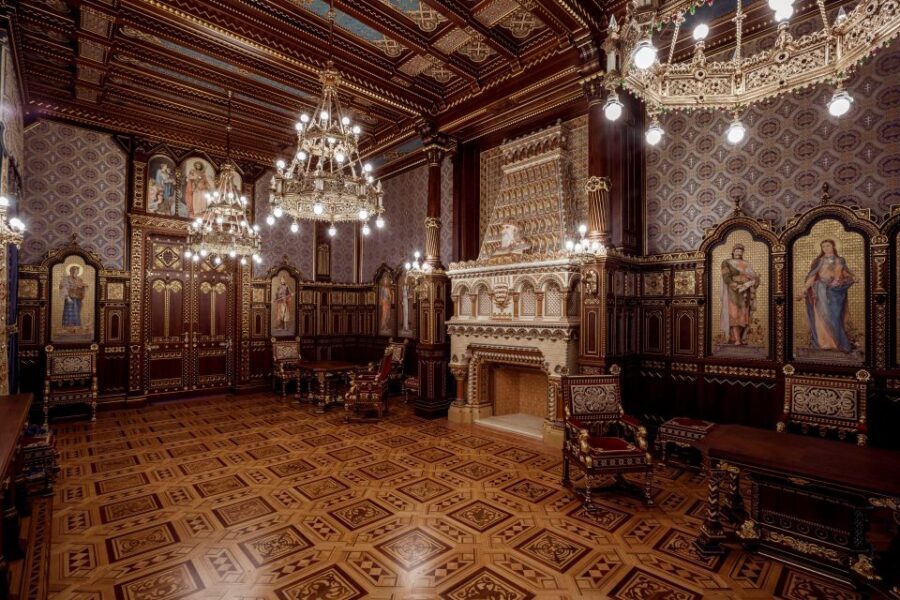 Budapest: Buda Castle Walk with Saint Stephen's Hall - Key things you will notice on this walk