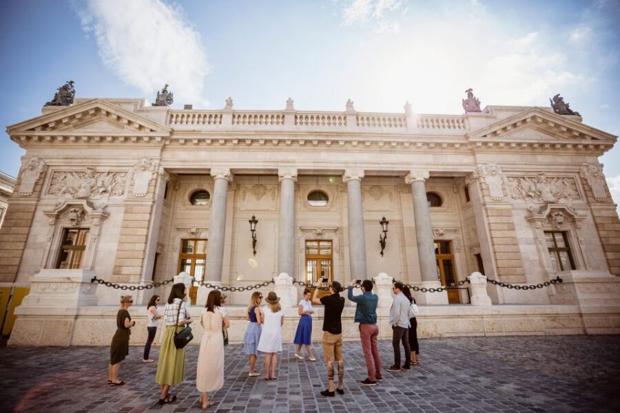 Budapest: Buda Castle Walk with Saint Stephen's Hall - What weather, construction, and walking mean in real life