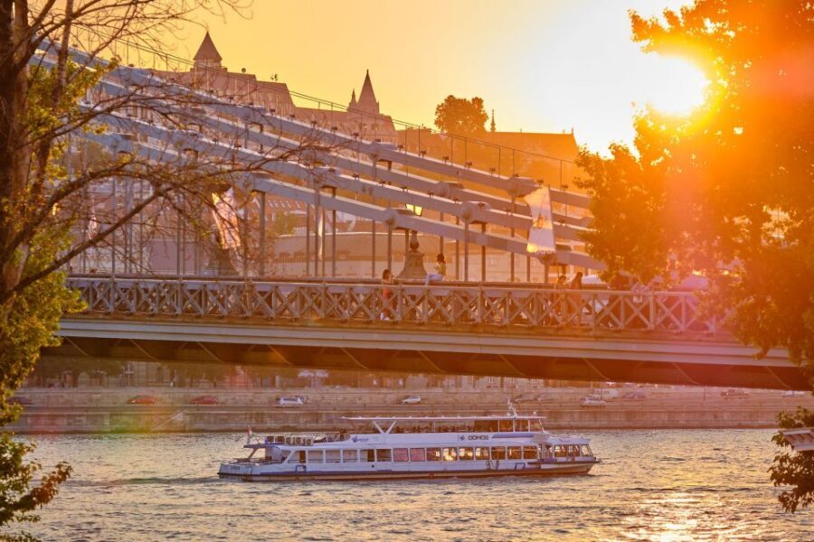 Budapest: By Night Sightseeing Cruise with Welcome Drink - Value for $15: Why This Costs Less Than It Feels Like