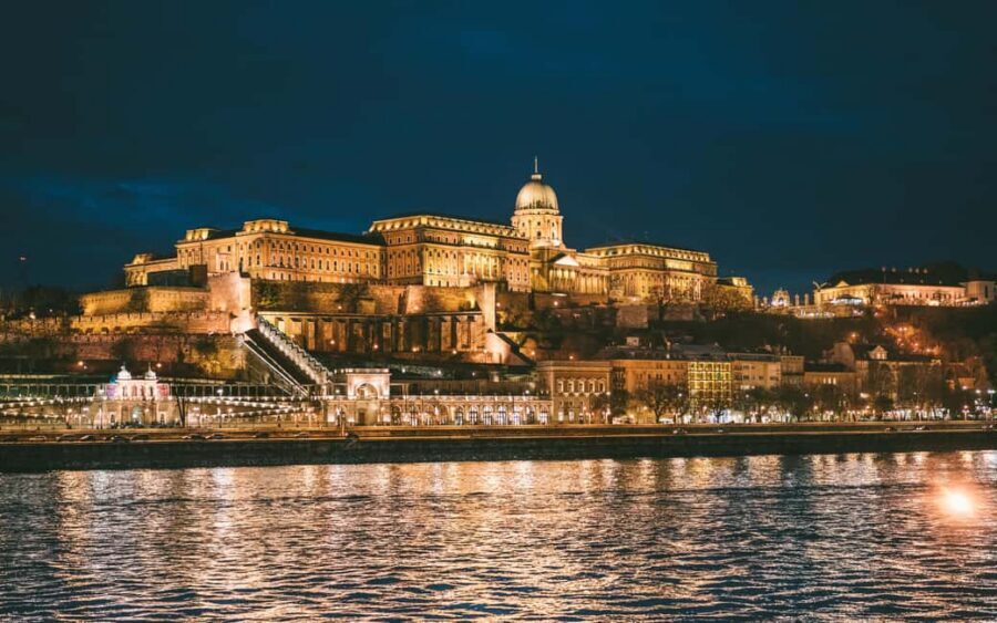 Budapest: By Night Sightseeing Cruise with Welcome Drink - Finding the Dock: How to Navigate Vigadó tér Without Stress
