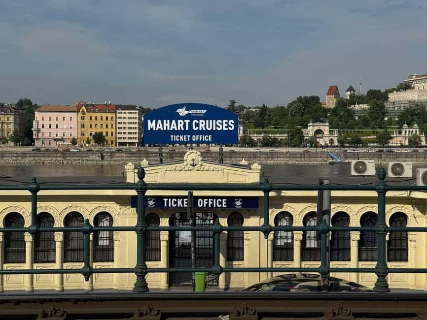 Budapest: By Night Sightseeing Cruise with Welcome Drink - QR Audio Guide in English: How to Use It Without Missing the Best Parts