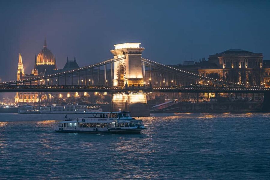 Budapest: By Night Sightseeing Cruise with Welcome Drink - The Route: What You See From Chain Bridge to Vigadó Square
