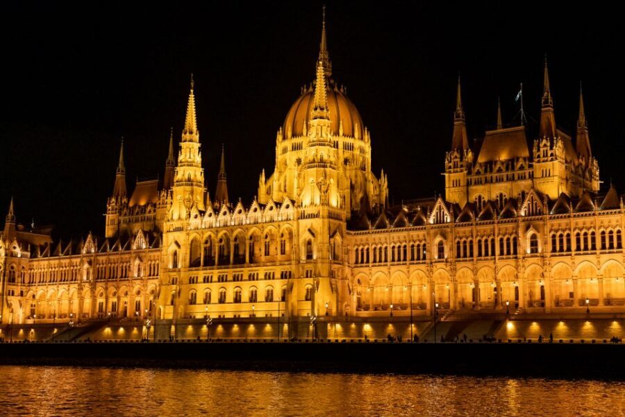 Budapest: Candlelit Dinner River Cruise with Live Music - Key Highlights