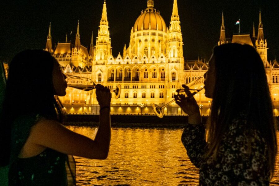 Budapest: Candlelit Dinner River Cruise with Live Music - Dock 7 to Dinner Table: Getting the Views Right