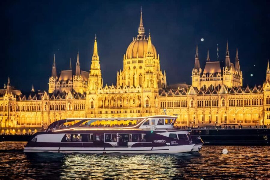 Budapest: Catamaran Pizza Cruise - Best Timing: Daylight Sightseeing vs. Night Cruises That Light Up Budapest