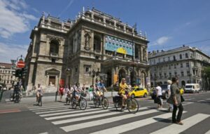 Budapest: City Bike Tour with Coffee Stop - Starting from Yellow Zebra Bike Tours near Váci út