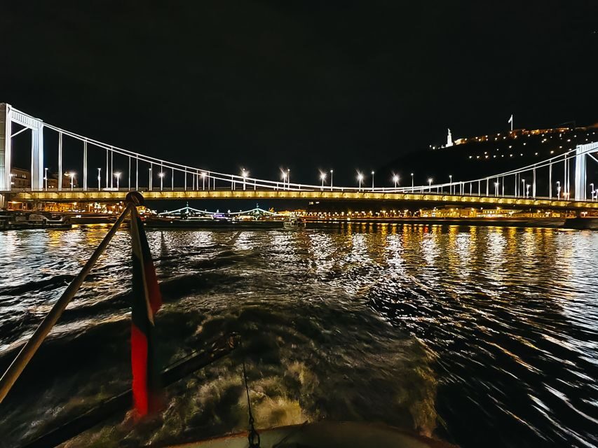 Budapest: City Highlights Sightseeing Cruise - Drinks Onboard: Welcome Glass Plus Bar Time