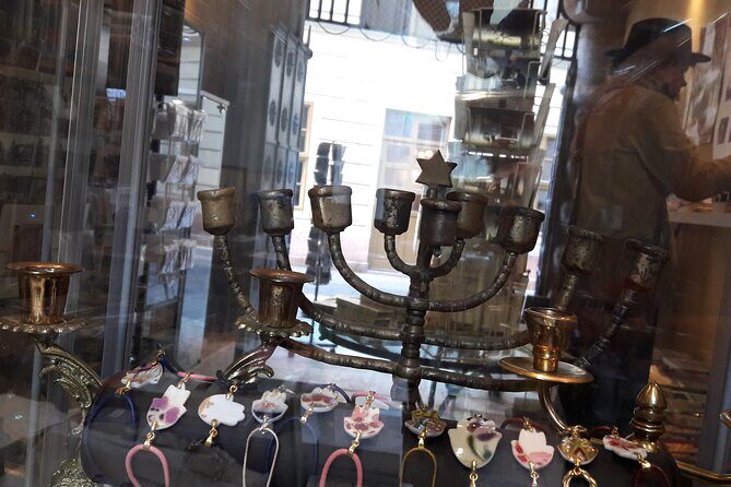 Budapest City Walk in Jewish Quarter - Vasvári Street Synagogue and the Carl Lutz Memorial