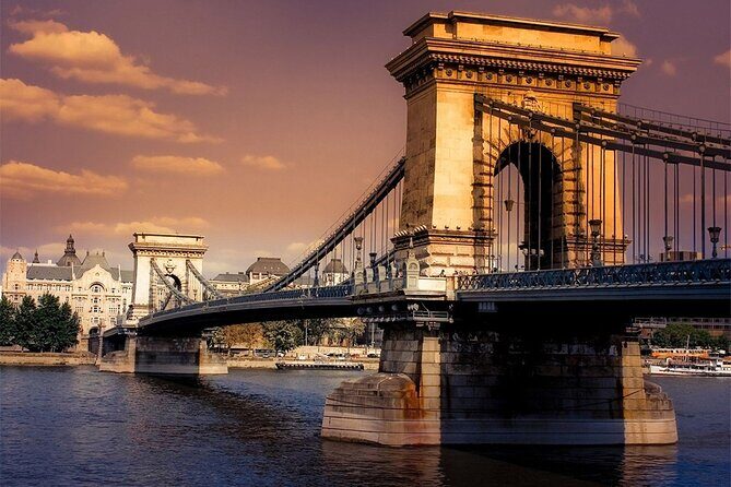 Budapest Danube 1 Hour Sunset or Night Cruise with Audio Guide - Parliament Lights and Gellért Hill: Where Timing Can Beat the Clock