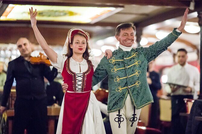 Budapest Danube Cruise and Dinner Options, Live Music and Dance - How the evening flows on the Danube (and where you should focus)
