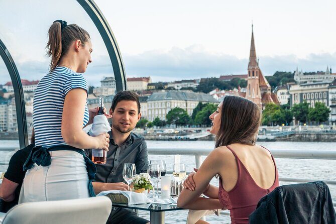Budapest Danube River Candlelit Dinner Cruise with Live Music - The night views: getting the best scenery during the 2.5 hours